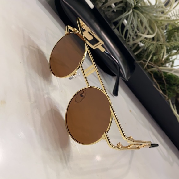 Funky sunglasses 🕶 - Picture 3 of 4